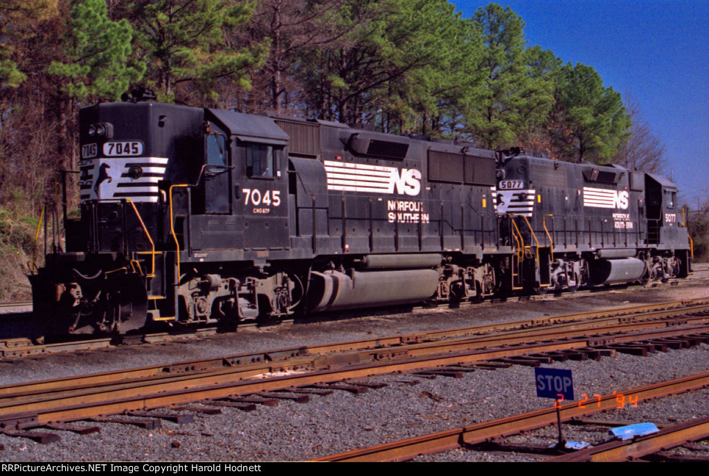 NS 7045 & 5077 in Genwood Yard